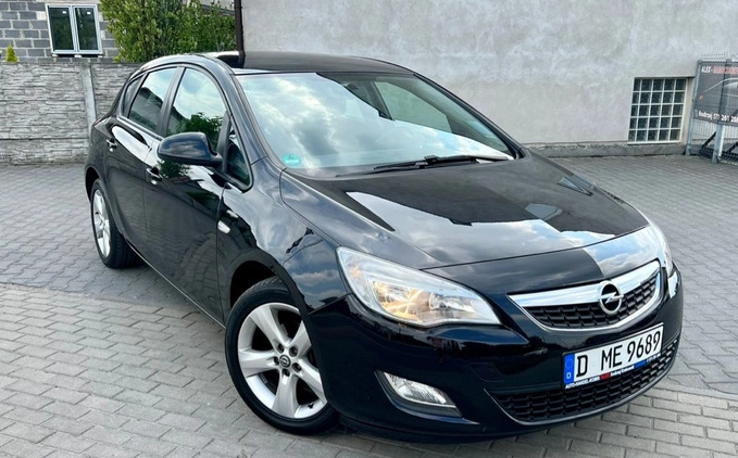 Opel Astra cena 26400 przebieg: 180000, rok produkcji 2010 z Jabłonowo Pomorskie małe 172